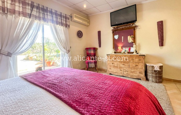 Revente - Finca - Hondón de las Nieves