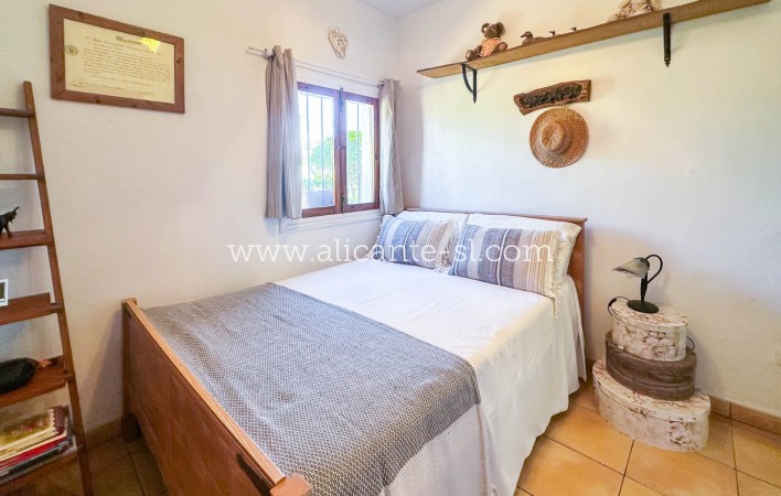 Revente - Finca - Hondón de las Nieves