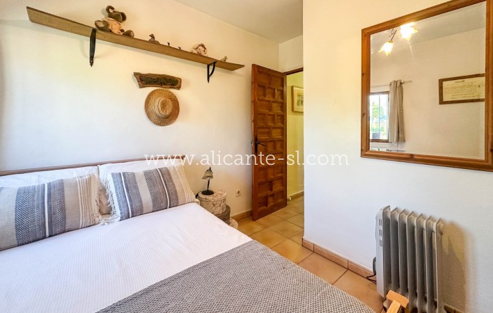 Revente - Finca - Hondón de las Nieves