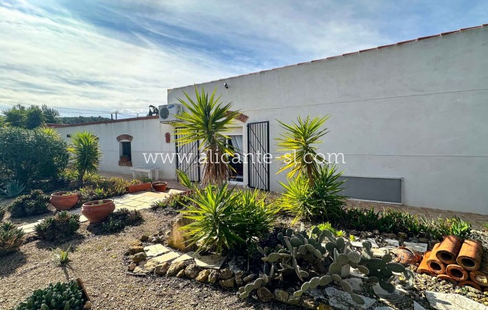 Revente - Finca - Hondón de las Nieves