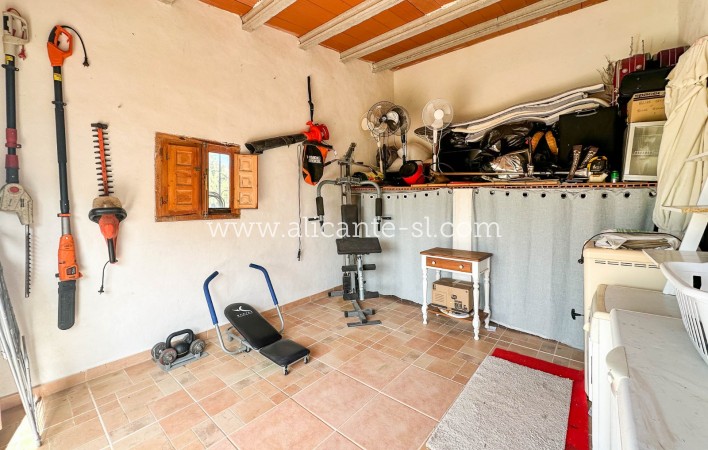 Revente - Finca - Hondón de las Nieves