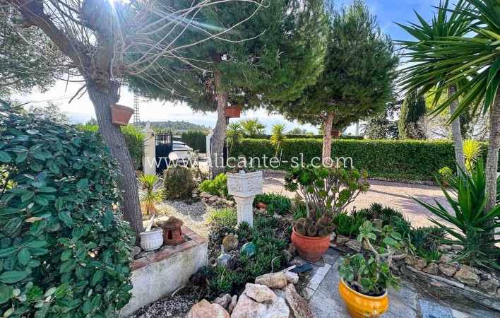 Revente - Finca - Hondón de las Nieves