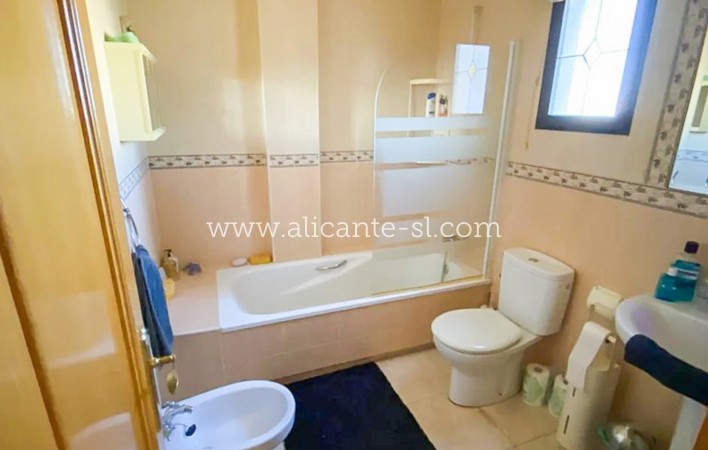 Sale - Villa  - Hondón de las Nieves