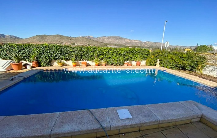 Sale - Villa  - Hondón de las Nieves