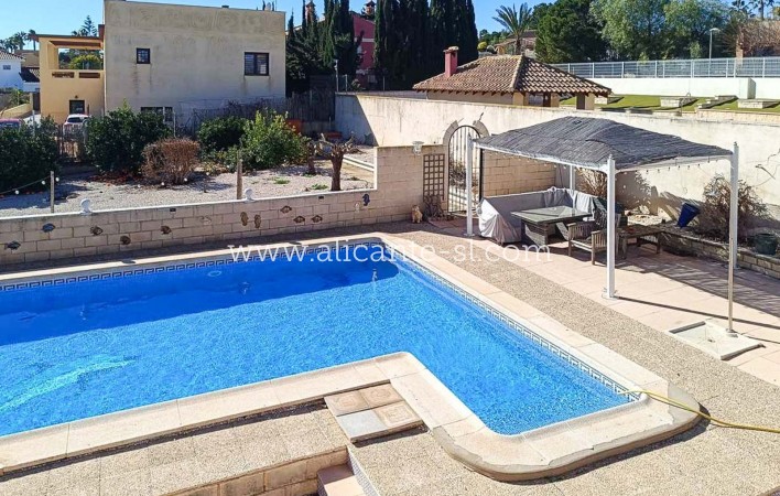 Resale - Villa / Doppelhaushälfte - Fortuna