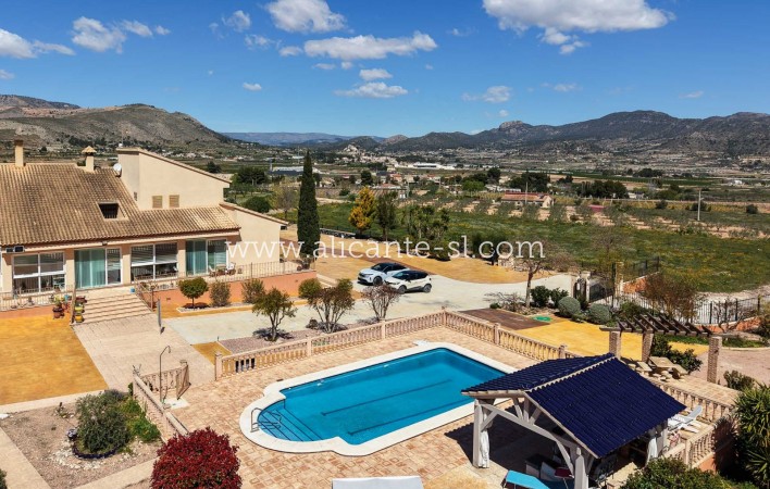 Sale - Villa  - La Romana