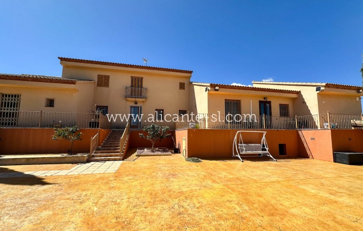 Sale - Villa  - La Romana