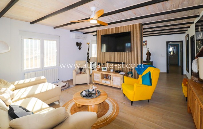 Sale - Villa  - La Romana
