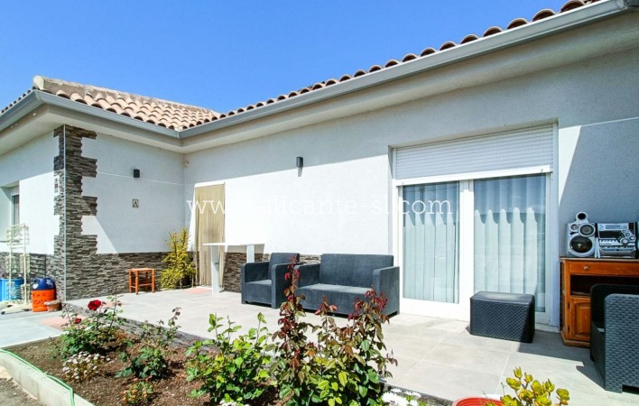 Sale - Villa  - Pinoso