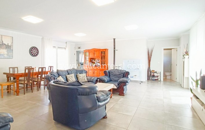 Sale - Villa  - Pinoso