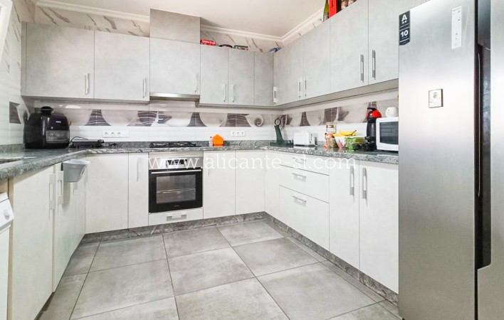 Sale - Villa  - Pinoso