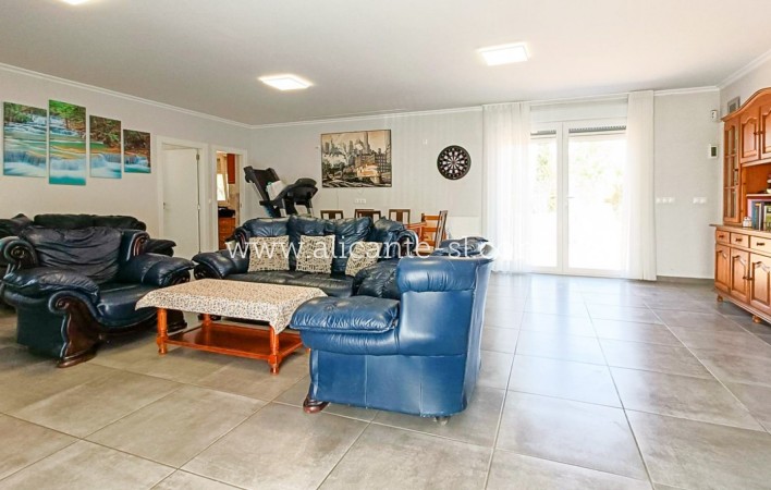 Sale - Villa  - Pinoso
