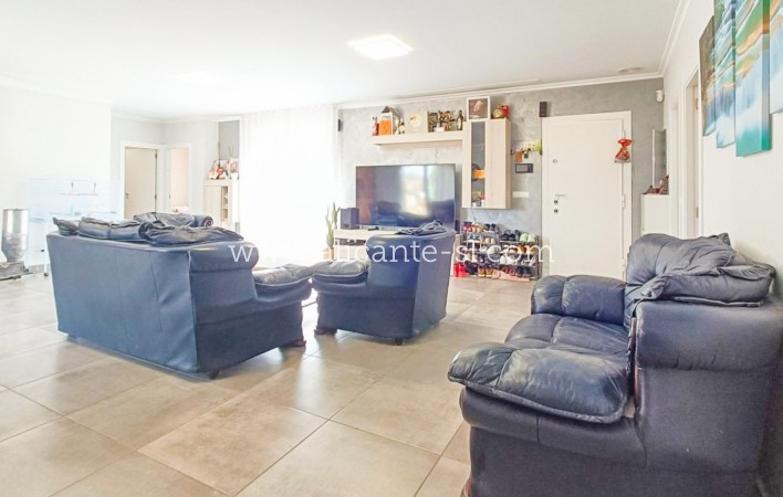 Sale - Villa  - Pinoso