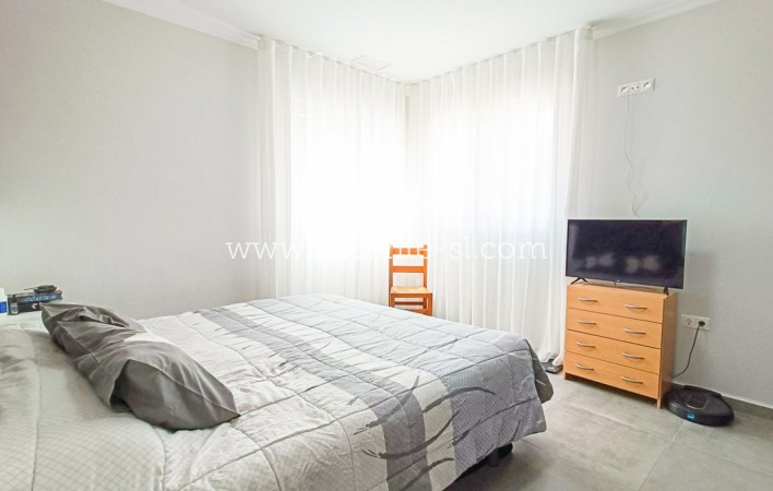 Sale - Villa  - Pinoso