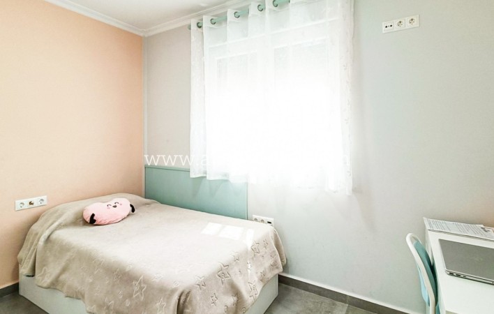 Sale - Villa  - Pinoso