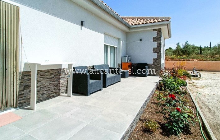 Sale - Villa  - Pinoso