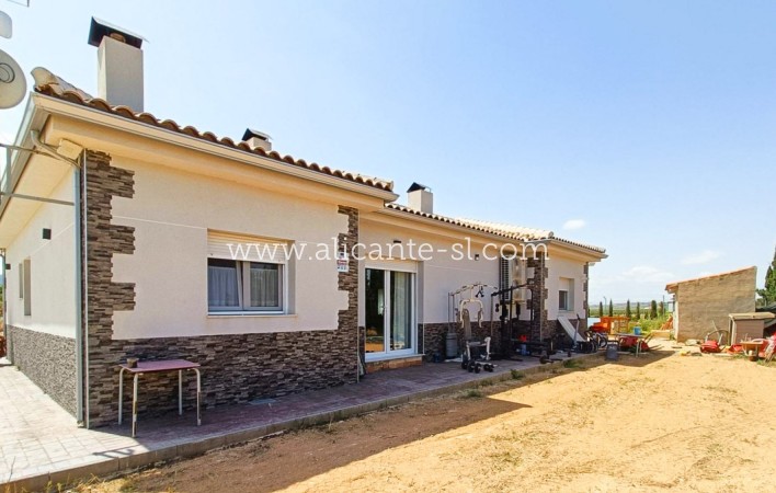 Sale - Villa  - Pinoso