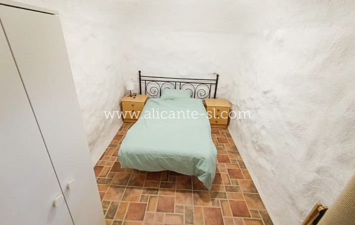 Sale - Country House - Algueña