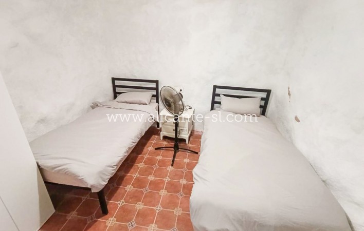 Sale - Country House - Algueña