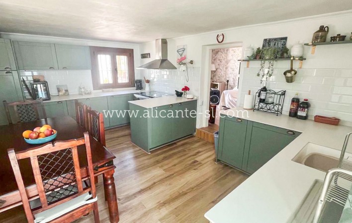 Sale - Country House - Algueña