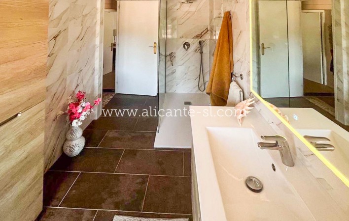 Sale - Country House - Algueña