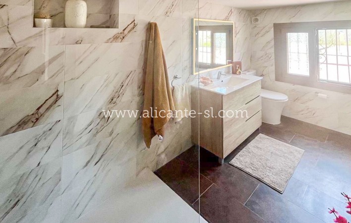Sale - Country House - Algueña