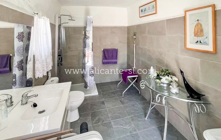 Sale - Country House - Algueña