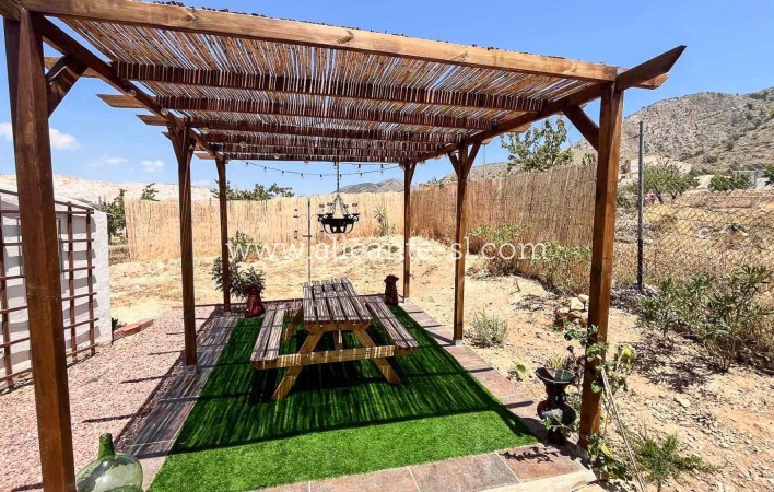 Sale - Country House - Algueña