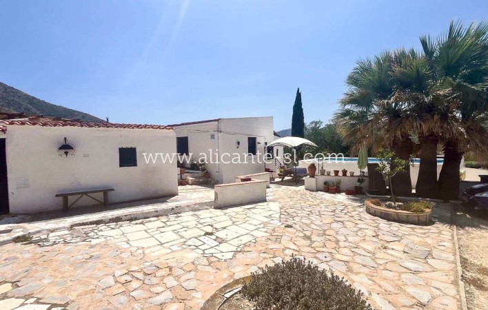 Sale - Country House - Algueña