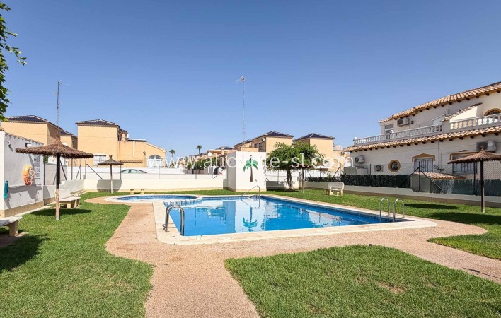 Sale - Villa  - Orihuela Costa - Los Altos