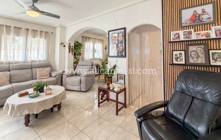 Sale - Villa  - Orihuela Costa - Los Altos