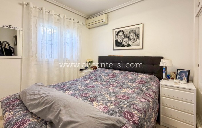 Sale - Villa  - Orihuela Costa - Los Altos