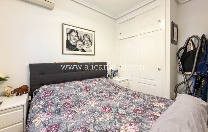 Sale - Villa  - Orihuela Costa - Los Altos
