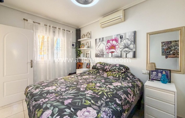 Sale - Villa  - Orihuela Costa - Los Altos