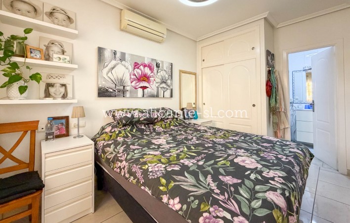 Sale - Villa  - Orihuela Costa - Los Altos