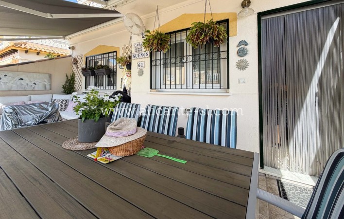 Sale - Villa  - Orihuela Costa - Los Altos