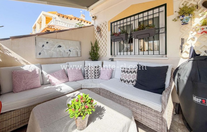 Sale - Villa  - Orihuela Costa - Los Altos