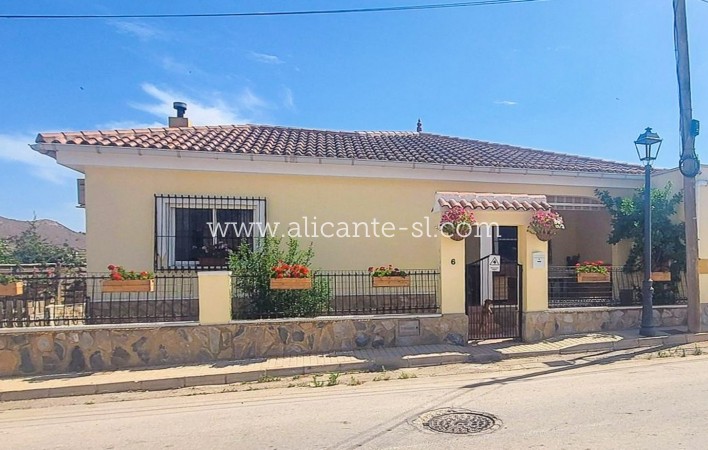 Sale - Villa  - Algueña