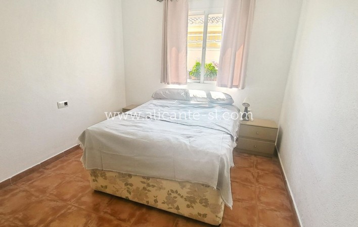 Sale - Villa  - Algueña