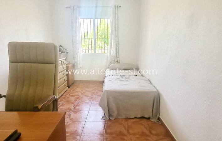 Sale - Villa  - Algueña