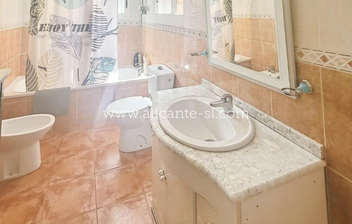 Sale - Villa  - Algueña