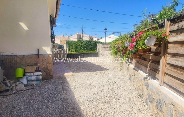 Sale - Villa  - Algueña
