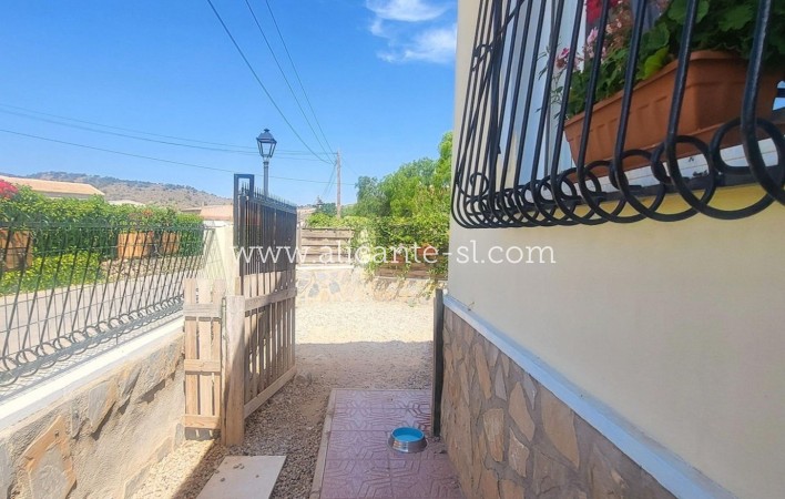 Sale - Villa  - Algueña