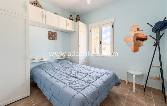 Venta - Villa  - Hondón de las Nieves