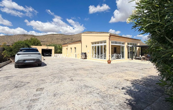 Venta - Villa  - Hondón de las Nieves