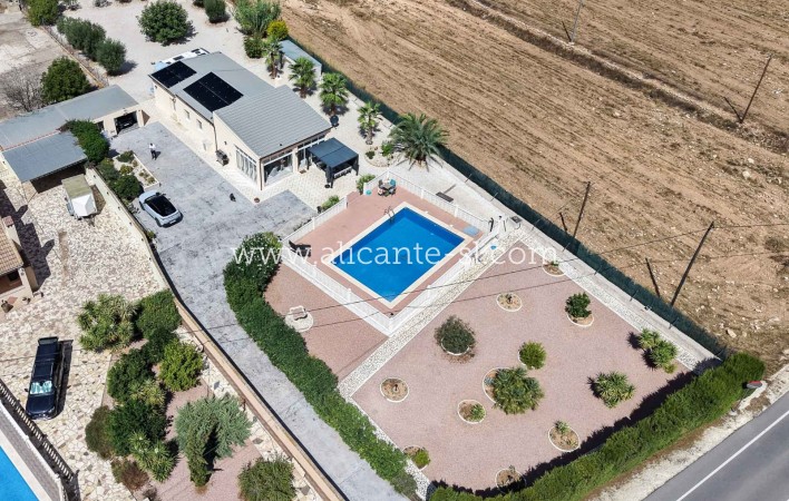 Venta - Villa  - Hondón de las Nieves