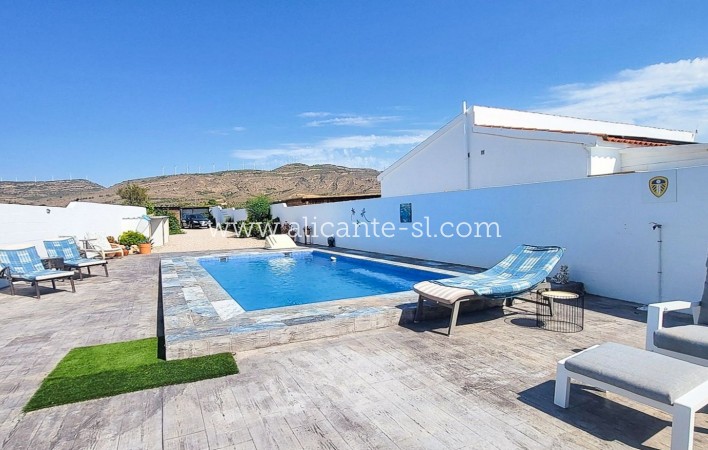 Sale - Villa  - Caudete