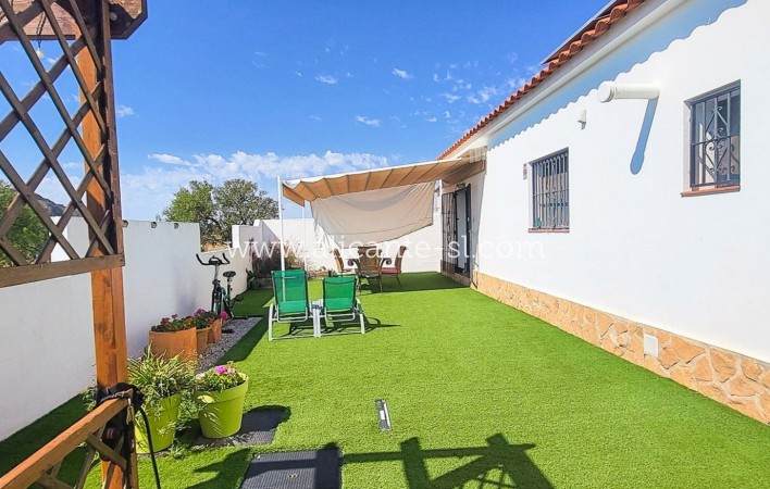 Sale - Villa  - Caudete