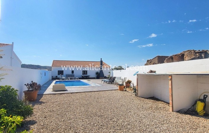 Sale - Villa  - Caudete
