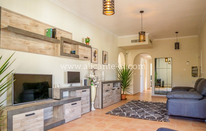 Resale - Villa / Doppelhaushälfte - La Romana